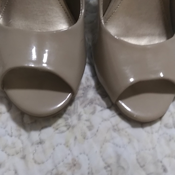 Women high heel shoe by Kenneth Cole 71/2 - Picture 8 of 9